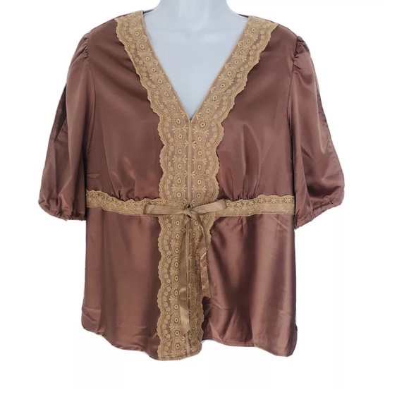 Lane Bryant Tops - ⭐️⭐️2 FOR $10 ⭐️⭐️ Lane Bryant Mauve & Creme Satin Top 18